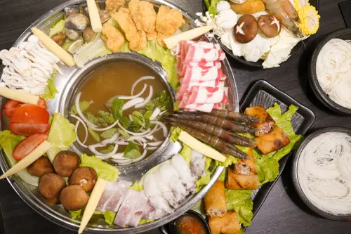 【板橋美食】粉享喫鍋｜越式鐵帽鍋｜乾式熟成牛肉越式鍋物｜新埔捷運站｜