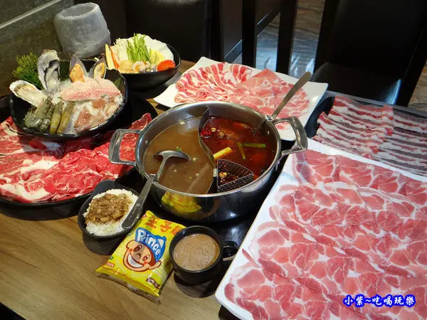 新竹火鍋推薦【肉多多火鍋 竹北店】雙人海陸分享餐#台灣火鍋第一品牌。生日送肉蛋糕/打卡分享送肉盤。貼心服務~沒吃過肉多多、別說您吃過最好吃火鍋/生日節慶、朋友聚會最佳首選。新竹高CP值~肉食控必吃火鍋