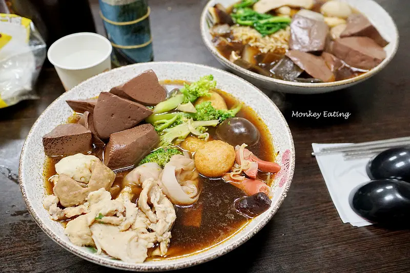 【台中豐原】中藥湯頭的鮮香滋味『金湘麻辣燙滷味』－下班後的小確幸｜必點土雞肉超滑嫩｜招牌鴨血、臭豆腐推薦