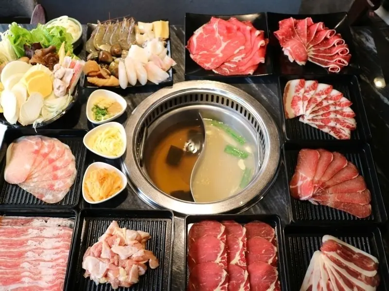 【板橋.吃到飽】京賀家壽喜燒鍋物，功夫湯底創新吃法，肉盤x服務高質感