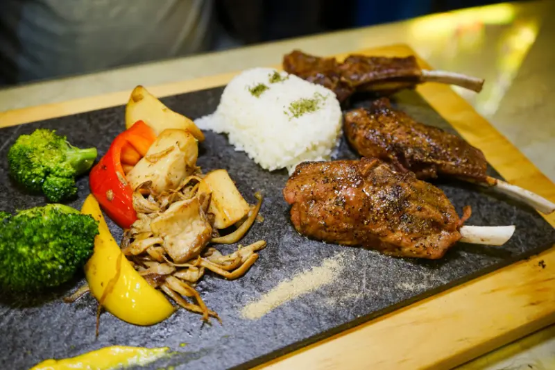 桃園｜Sit Down Please西當普利斯時尚餐酒館 藝文特區義大利麵推薦！ - 奇奇一起玩樂趣