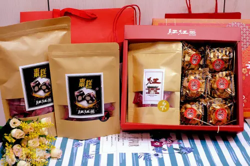 紅灶手信坊 | 台中超強春節伴手禮，有時還買不到！逢年過節送紅灶棗糕和養生夏威夷豆塔，包裝喜氣又涮嘴！ @強生與小吠的Hyper人蔘~