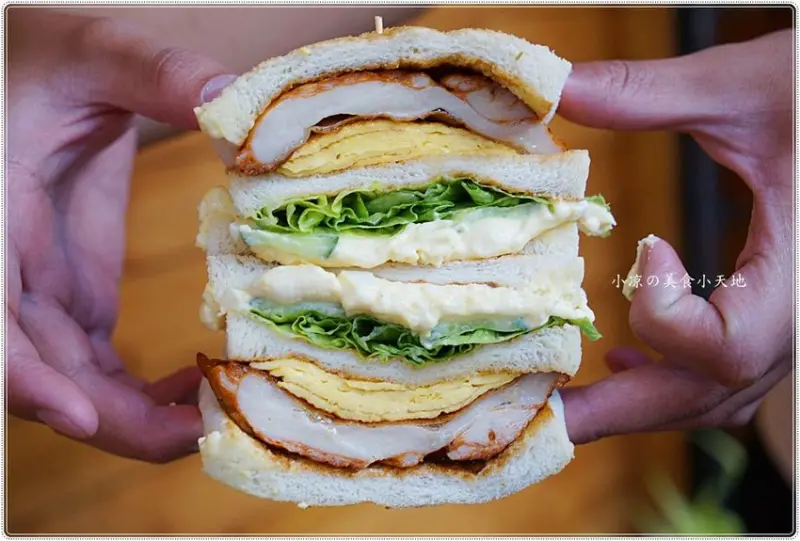 巨無霸碳烤吐司藏匿中國醫小巷弄，懷舊教室氛圍、古早味碳烤土司，早餐就是要吃飽吃滿(有外送) - 小凉的美食小天地