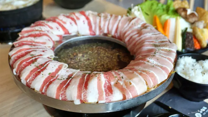 ★台南安平★【小旬湯 - 樂農·鑄鐵鍋 安平店】嘉義人氣火鍋店台南也開啦～