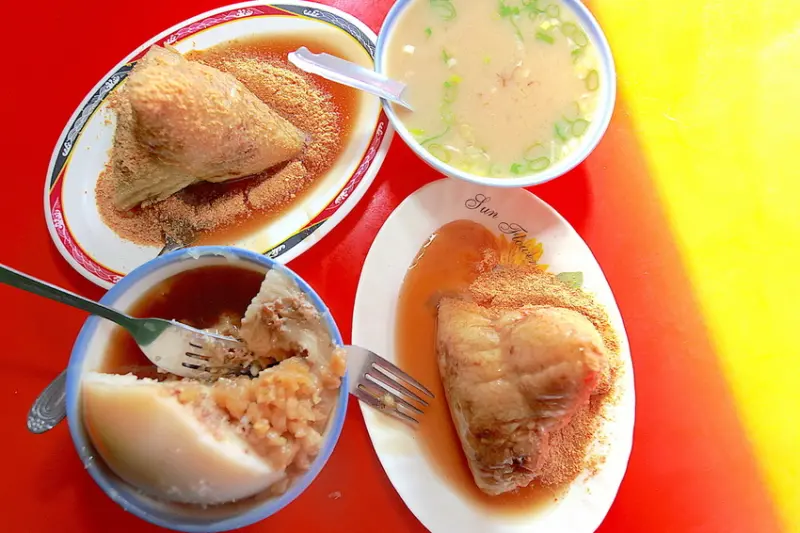 吃。高雄|鹽埕區。當地老饕口袋名單，整體口感勝過吳家肉粽「蔡肉粽」。