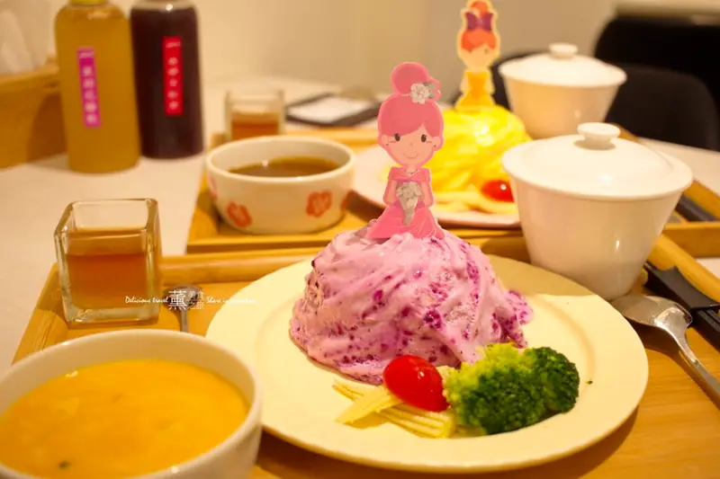 台中蛋包飯華麗演出公主穿著澎澎裙上桌-親子餐廳推薦茉莉公主蛋包飯/適合約會聚餐北屯區餐廳超人氣選擇