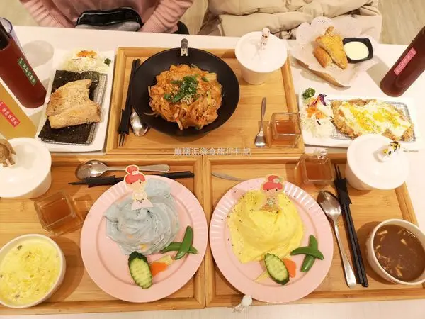 【台中 北區】女孩無法抵擋的蓬蓬裙公主、超大彈珠台，台中親子餐廳、台中北區親子餐廳推薦 『茉莉公主蛋包飯』