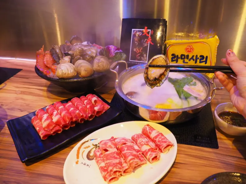 久天水產海鮮鍋 深夜火鍋 宵夜推薦 雙喜海陸雙拼鍋$990 不收服務費 超值聚餐推薦 老字號燒烤新開幕水產火鍋 新鮮現撈 板橋美食 府中站水產火鍋推薦