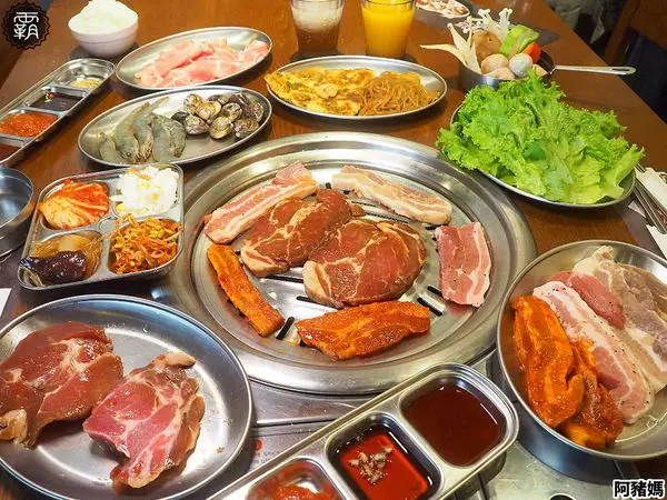  阿豬媽韓式烤肉火鍋吃到飽，中友商圈燒烤吃到飽，韓國老闆醃漬醬肉，多達40種食材！              