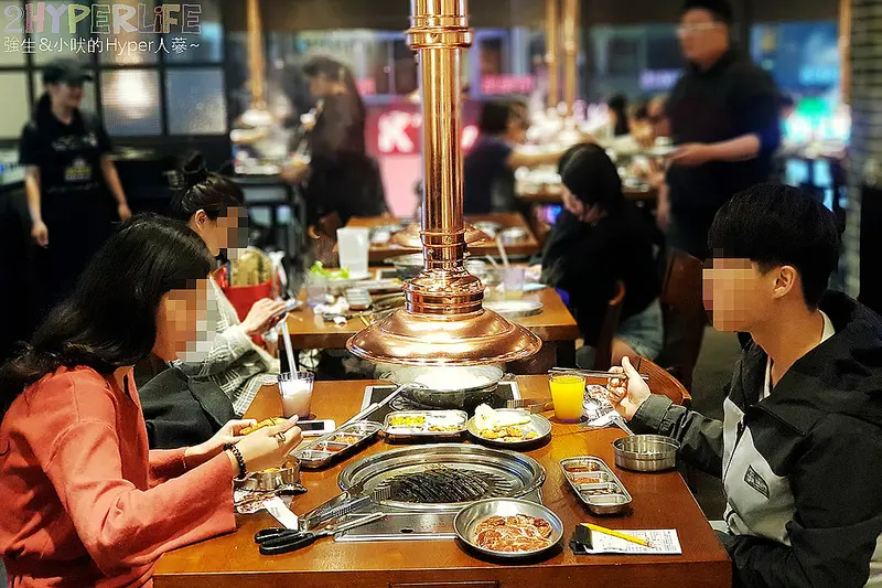 燒肉和火鍋可一次滿足吃到飽的一中商圈美食！還有飲料小菜自助吧無限取用，愛吃肉肉的你快來阿豬媽挑戰胃的極限～ @強生與小吠的Hyper人蔘~