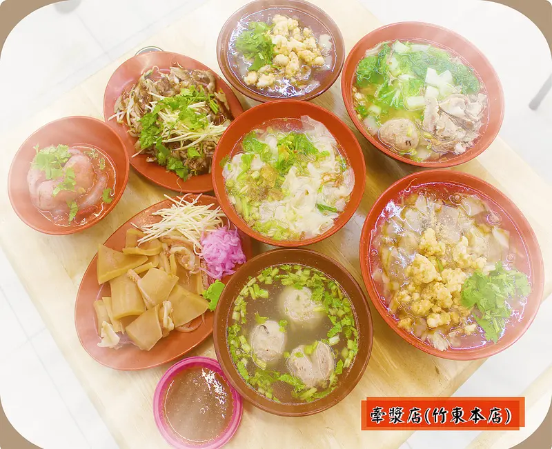 ♚新竹竹東美食♚牽漿店(竹東本店)。滷肉飯。魚酥魷魚羹。60年的老口碑，一起去品嚐女孩MOM學生時代的美好滋味