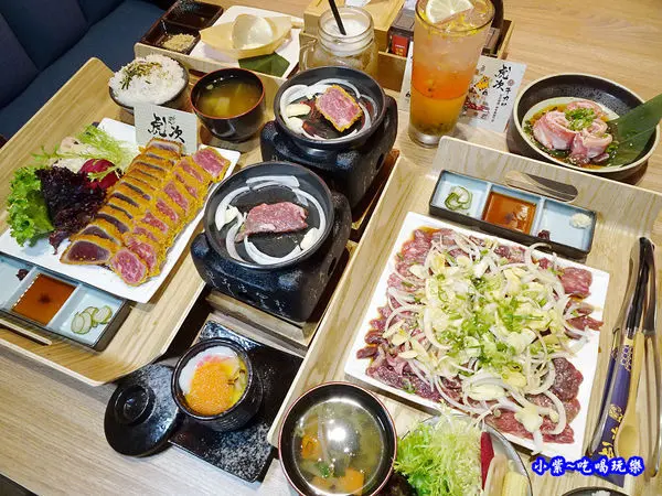 桃園美食/統領廣場【虎次日式炸牛排專門店】日式燒肉#炸南方黑鮪魚菲力+炸冷藏黑牛霜降#蒜香甜洋蔥牛燒肉定食#水信玄餅。不吃牛肉；主餐也有"魚/雞/櫻桃鴨/豬"可選擇(完整食記+菜單