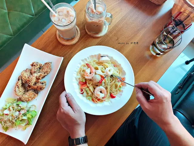 【台中 大里】尊珈啡enjoy coffee🎵🎶🎵二訪美味更升級，每天都有新甜點，菜單不定期更換，每一道餐點都非常好吃，不論內用、外帶都可以，近十九甲健康公園及Dali Art藝術廣場~
