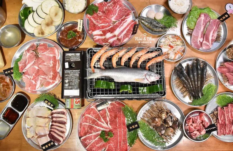 台中燒烤，半戶外平價烤肉餐廳，還有100元就能烤雞蛋糕、海尼根生啤酒。文內有菜單-妮妮布魯