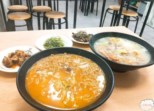 [台中大甲食記]劉妹鍋燒意麵│百變混搭湯頭，悠游龍蝦與海鮮寶藏夥伴們