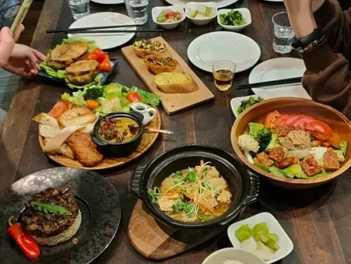 【北捷｜民權西路美食】貝多蕾納｜寫蔬計畫014｜耗時5個月研發一碗滷肉飯、鹽滷臭豆腐，五星版本的庶民美食