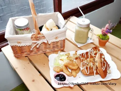 【宜蘭美食】慢漫窩飲食堂 #平價美食 #咖啡 #鬆餅 #早午餐 #乾燥花 享受慢步調的放鬆時光