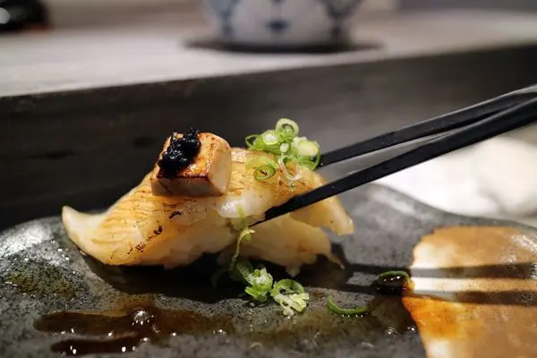 高雄新興區=<吃飽>以預約式無菜單料理呈現當季美味食材的【綠midori】以割烹日料的方式呈現＊只有10個位置，專注提供美味給每位饕客=