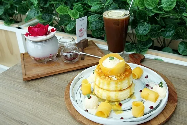 IG爆紅的成真咖啡，台北SOGO復興九樓新開幕，舒芙蕾、彩虹飯好看又好吃！（菜單）