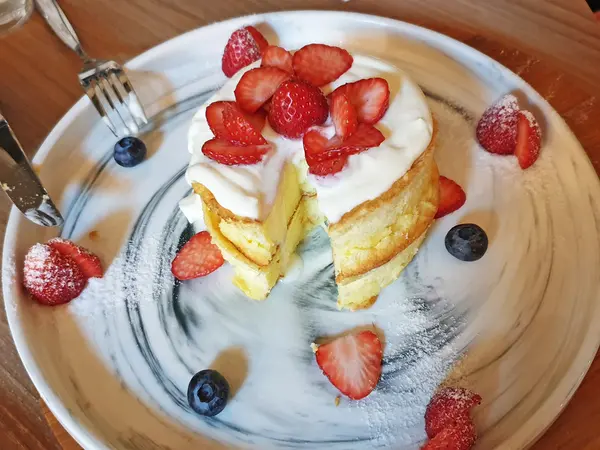 ♪忠孝復興。成真咖啡sogo復興店♬ 創意薄餅。台北限定花見雪莓舒芙蕾        
      