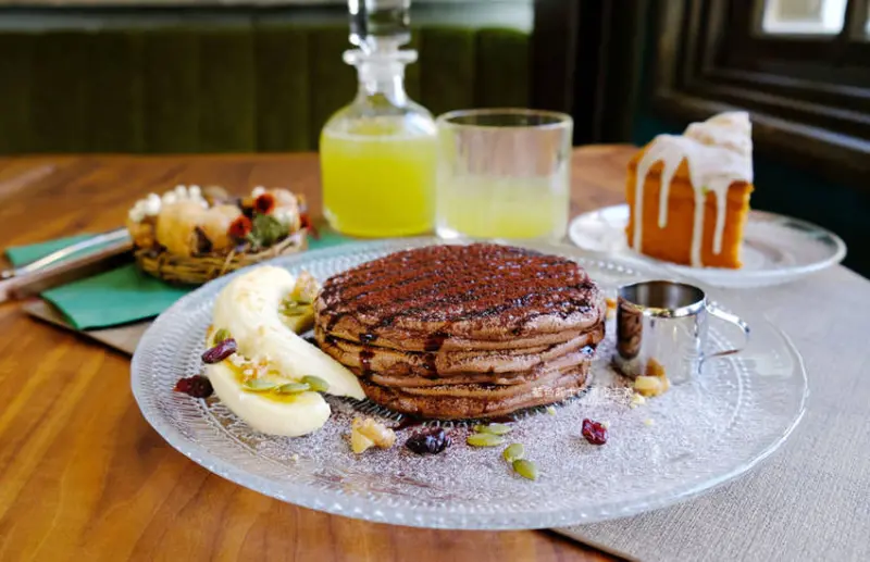 台中西區│樂室LeRoom-厚焙鍋煎鬆餅與茶香，有質感的空間，綠園道商圈美食推薦 - 藍色起士的美食主義