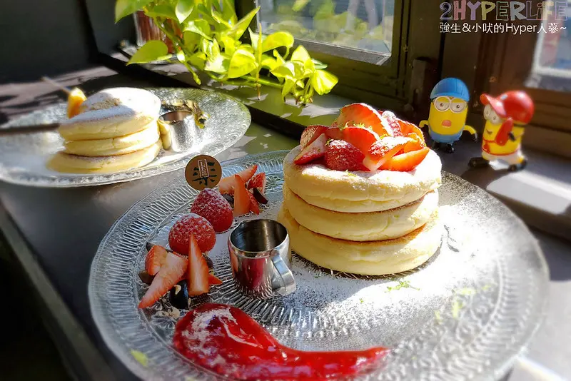 勤美誠品附近高質感下午茶甜點店，主打手沖茶飲、超ㄉㄨㄞ的厚鬆餅也好迷人～ @強生與小吠的Hyper人蔘~