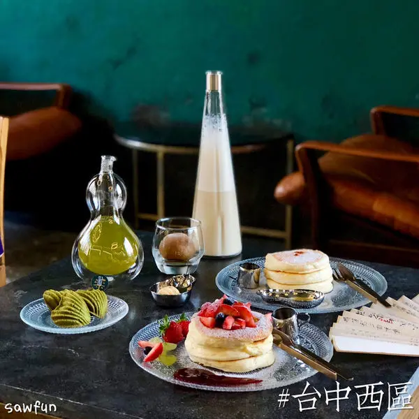 【台中美食】勤美中興街的茶專賣店 樂室 LeRoom 中式典雅的裝潢風格配上高質感餐具 再來一盤鐵觀音舒芙蕾鬆餅 最後一壺茶 享受一整個下午 