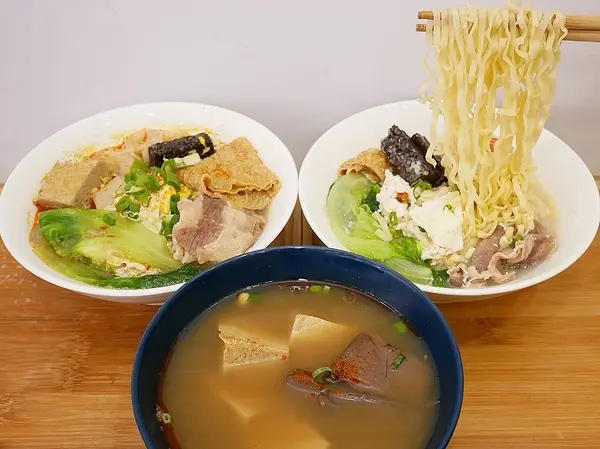 沏座chizuo-台中北屯手搖飲水果茶  現在除了來買飲料  也能在用餐時間來份鍋燒麵