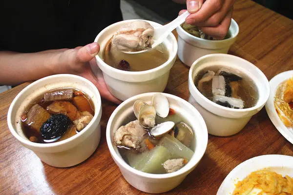 台中美食｜黃記燉品專賣舖-費時熬煮大骨湯頭，冬天暖胃最佳選擇