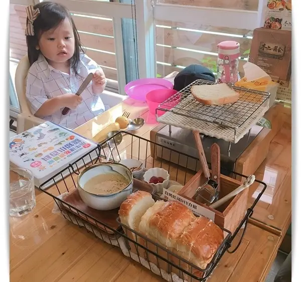 「木上·角食」現烤吐司自己來，柔軟口感好喜歡 ♪