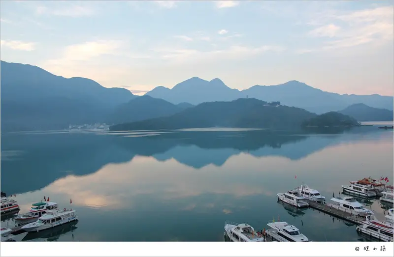 [南投] 千變萬化的湖光山景，一比一倒影的日月潭，映入眼簾的風景 真實環繞 像是被它無私的擁抱！ 