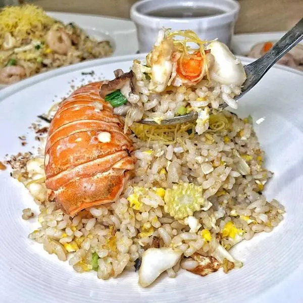 台中炒飯【飯大廚醬炒世界】原來炒飯可以這麼豪華了！直接加入龍蝦/鮑魚/松露 讓你也能享受低調奢華的台灣小吃