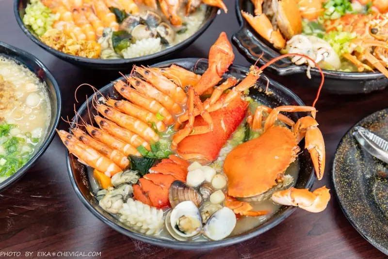 粥霸特色海鮮粥品，台中超浮誇海鮮粥，讓人懷疑到底是來吃海鮮還是吃粥啦！