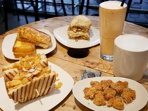 豐滿早午餐-台北必吃早午餐  餐點種類選擇多而且份量大  堅果控、花生控、水果控都可以被滿足