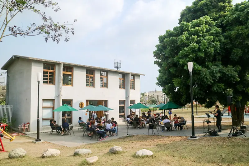 【高雄大樹】一勾堂咖啡烘焙坊 Eagle 手作麵包 超平價下午茶 民歌駐唱 溜小孩 九曲堂火車站