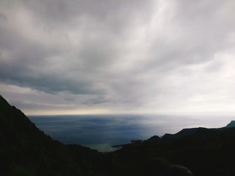 新北市瑞芳報時步道懶人最愛的步道─75分鐘的公車小旅行，搭1062就到金瓜石報時山步道，欣賞360度環山無敵海景