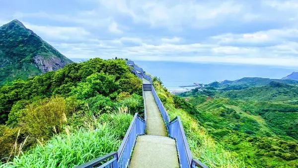 新北瑞芳三大美拍景點|報時山步道|黃金瀑布|勸濟堂景觀台|只要166公尺即可欣賞絕美山海步道|適合全家一起健行步道