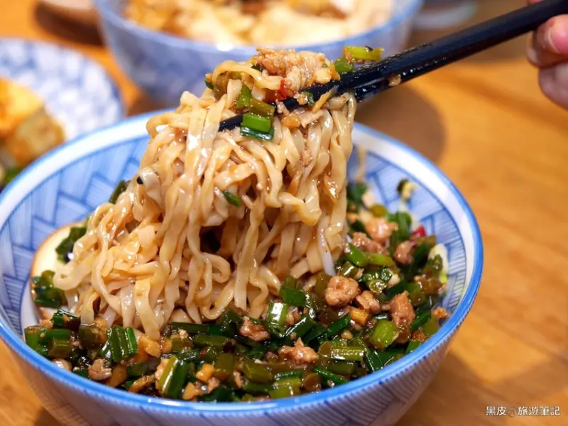 新北中和。美食│麵貨食堂 . 蒼蠅頭人氣麵食 . 新北必吃 . 永安市場平價美食