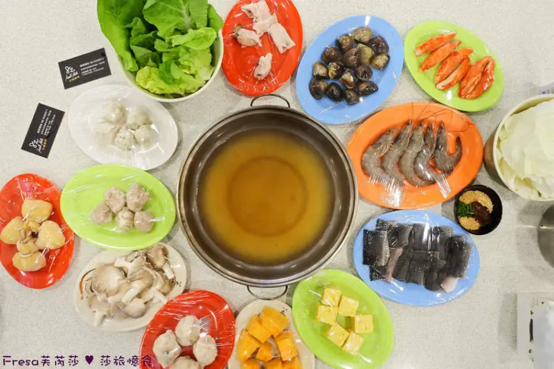  台南火鍋【82鍋】頭家嬤私房湯頭清爽濃香.自取火鍋海鮮配料.免湯底費夠超值