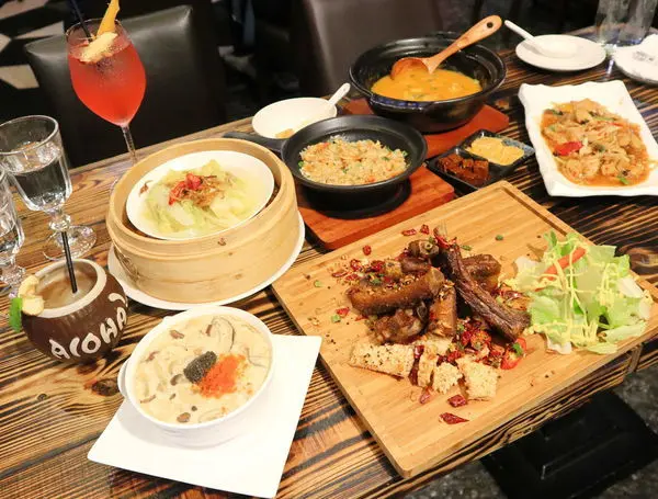  食記 ∥高雄∥ 旅人灶咖無國界創意料理 ๑旅店。餐廳。酒吧.當地人或外地旅客都適合來的都市祕境