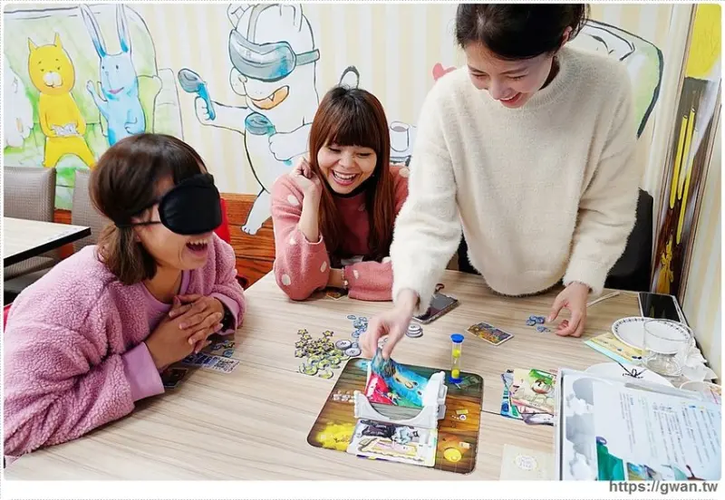 貳家桌遊初一到初五春節不打烊，超過250款熱門桌遊，還有海尼根暢飲和莫凡彼冰淇淋吃到飽！