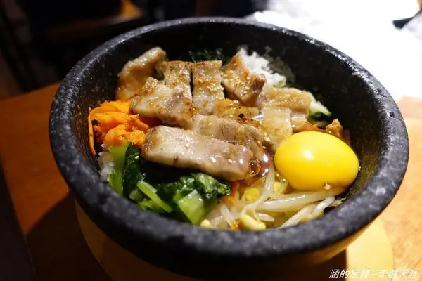 [中山韓式料理] 四米大石鍋拌飯專賣 ~ 捷運中山站排隊超人氣韓式拌飯名店，大推九層塔海鮮煎餅
