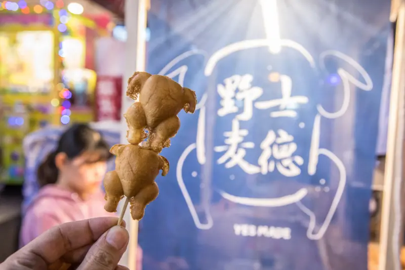 [桃園中壢]最殺底片雞蛋糕，胖嘟嘟整隻烤雞造型雞蛋糕！野士麥德烤雞蛋糕-中壢店 - 大手牽小手。玩樂趣