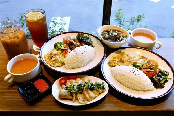 三重美食推薦 -阿柑鹽焗甘榜雞.新加坡一流口味鹽焗雞、海南雞飯、鴛鴦茶咖、椰漿西米露.特色南洋料理.近三重國小捷運