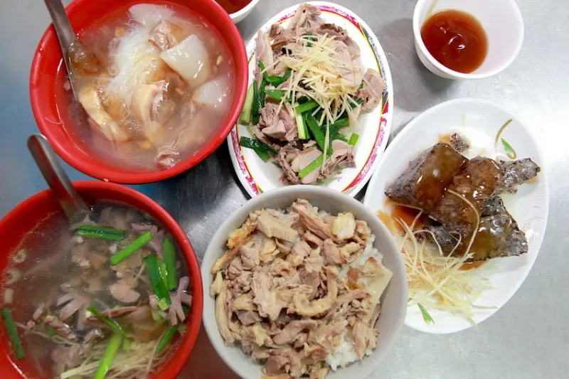 吃。台南|中西區。超過30年歷史，原名是古都鴨家莊，鴨肉專賣店「川霖號」。