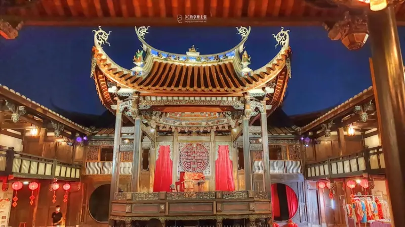 玩在台中 霧峰林家花園 夜探林宮保 每月限定一場 入夜導覽林家宮保第 大花廳前喫茶賞樂 穿古裝穿梭時空遊歷古蹟建築群