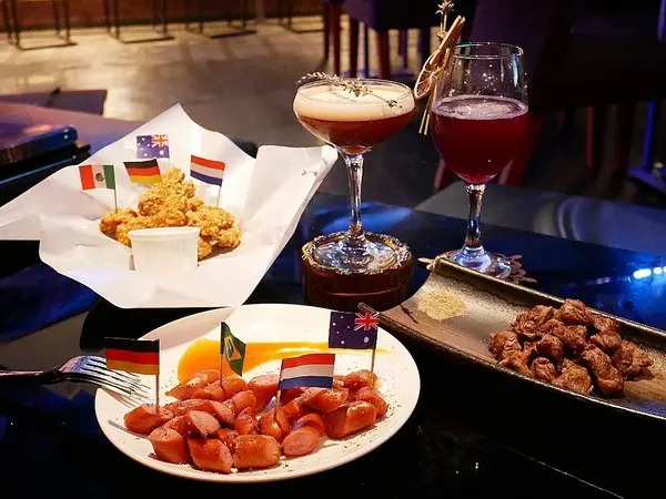 La Esquina 轉角酒吧-台北中山區酒吧  夜貓子的好去處  打鏢、調酒、音樂、美食  客制化調酒創造出獨特風味              