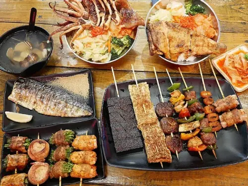 夜燒炭烤-台中西區炭烤串燒  台中教育大學後方炭烤  目前推出飯食  可以從晚上一路吃到消夜              