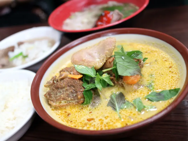 【三重.越南料理】越南小吃，料多湯熱真大碗，法國麵包有肝醬