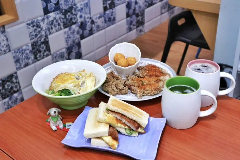 吃ㄔ喝ㄏ| 早餐來點不一樣的鹹酥雞吐司、魷魚蛋餅 /新北板橋美食 /捷運新埔站 